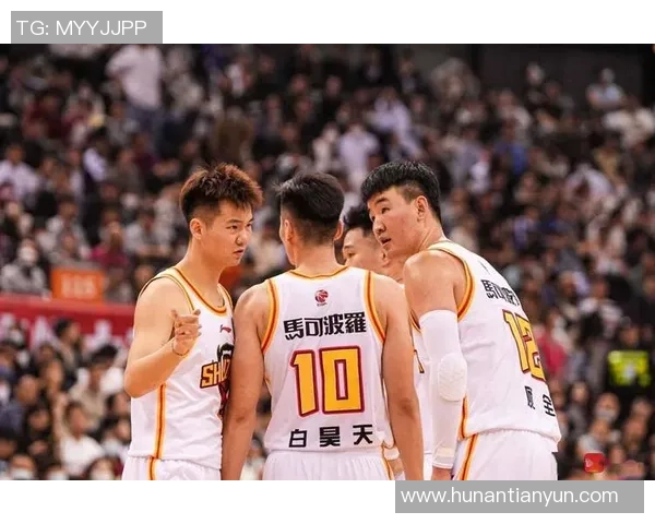 四川男篮迎战深圳队全力争胜期待精彩对决展现篮球魅力与团队精神