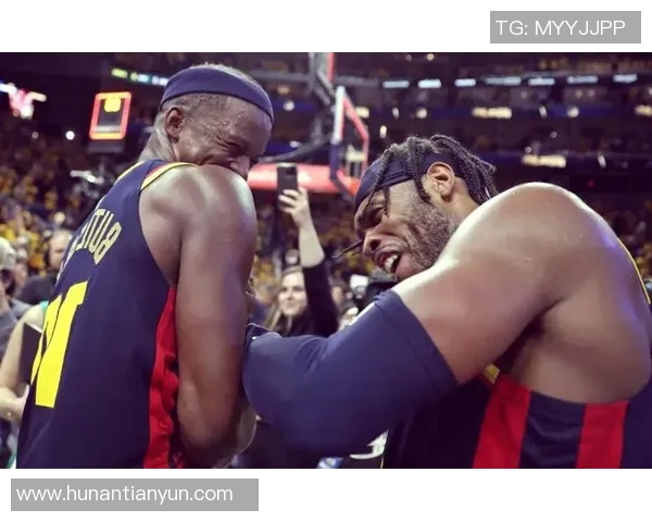 火箭队与勇士队激战正酣无插件直播全程呈现精彩瞬间